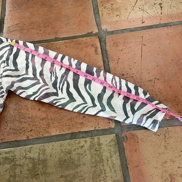 💎HP ✨ RAILS Marlo Animal Zebra Print Side Zippers Sweatshirt Size XS Ivory NWT - Picture 8 of 11